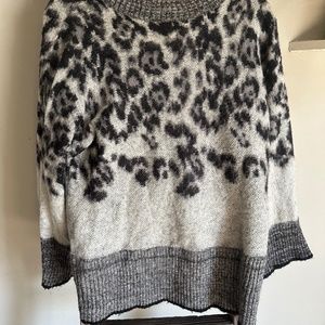 River Island Women's Grey Leopard Print Sweater Size Medium